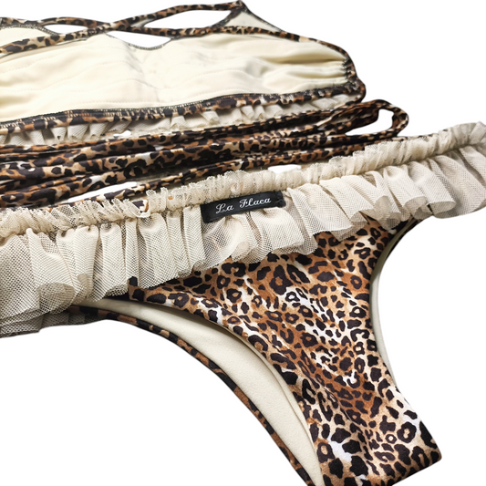 Iconic Ivory Leo Top Cruzado
